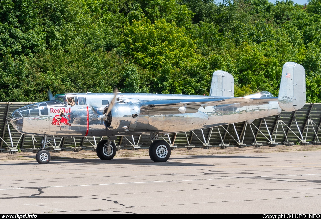 The Flying Bulls – North American B-25J N6123C