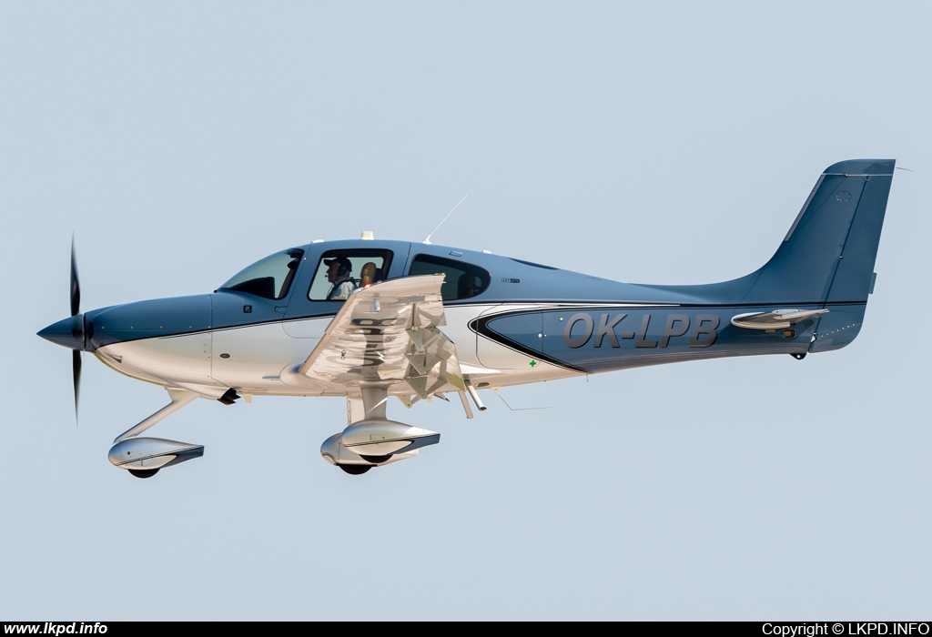 Private/Soukrom – Cirrus SR22-GTS OK-LPB