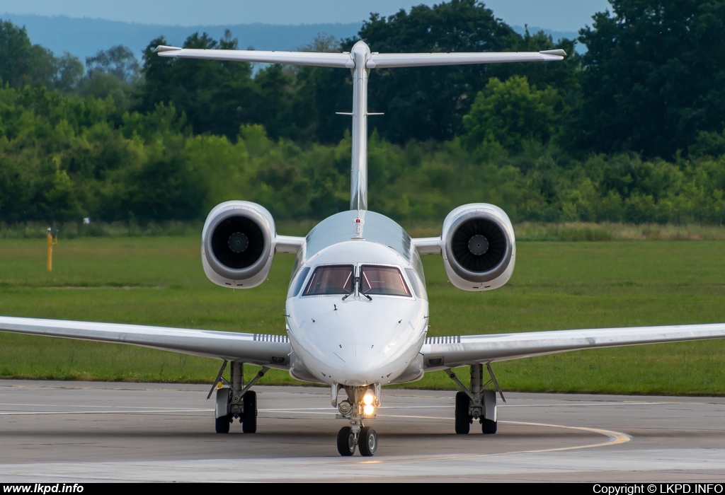 Amelia – Embraer EMB-145LU F-HRAM