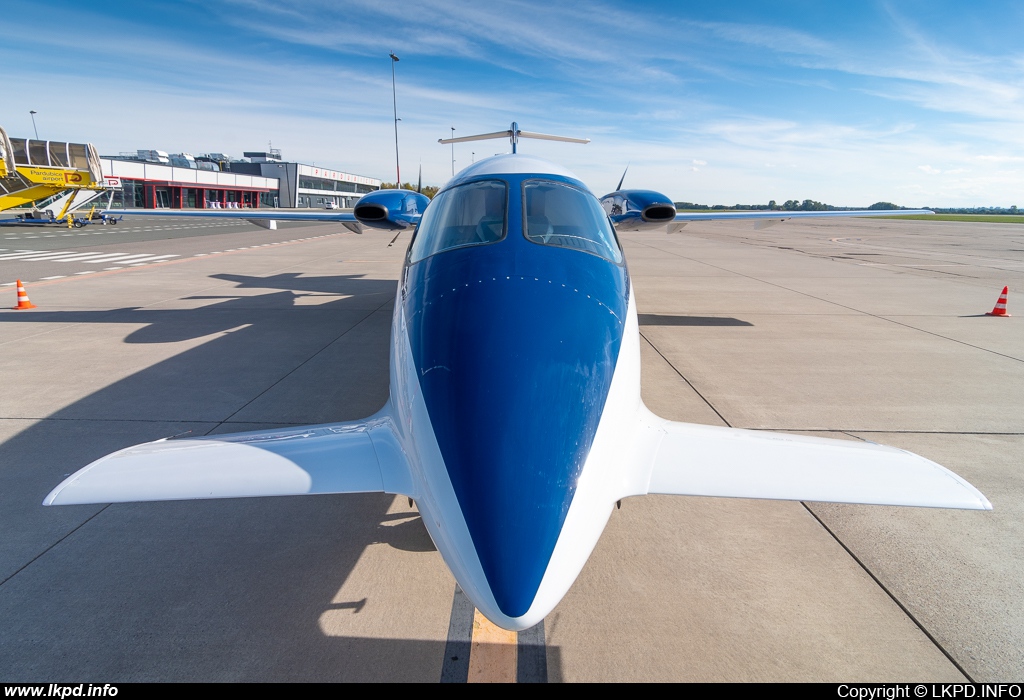 Private/Soukrom – Piaggio P-180 Avanti II T7-SYC