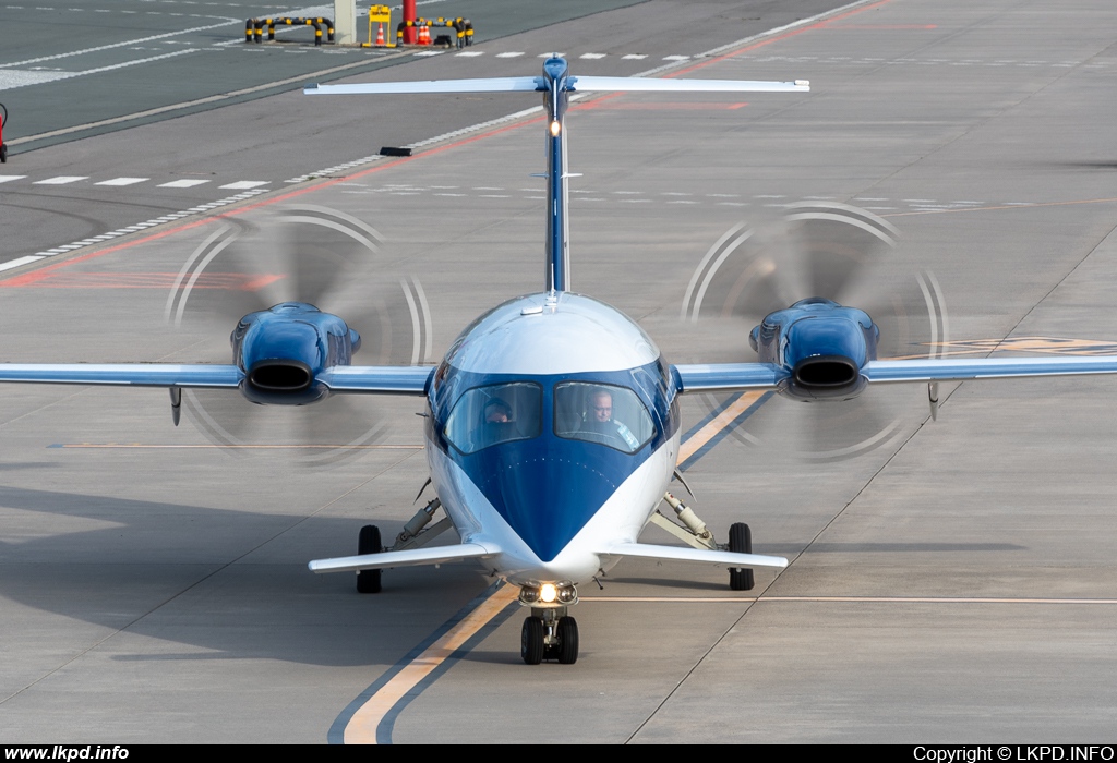 Private/Soukrom – Piaggio P-180 Avanti II T7-SYC