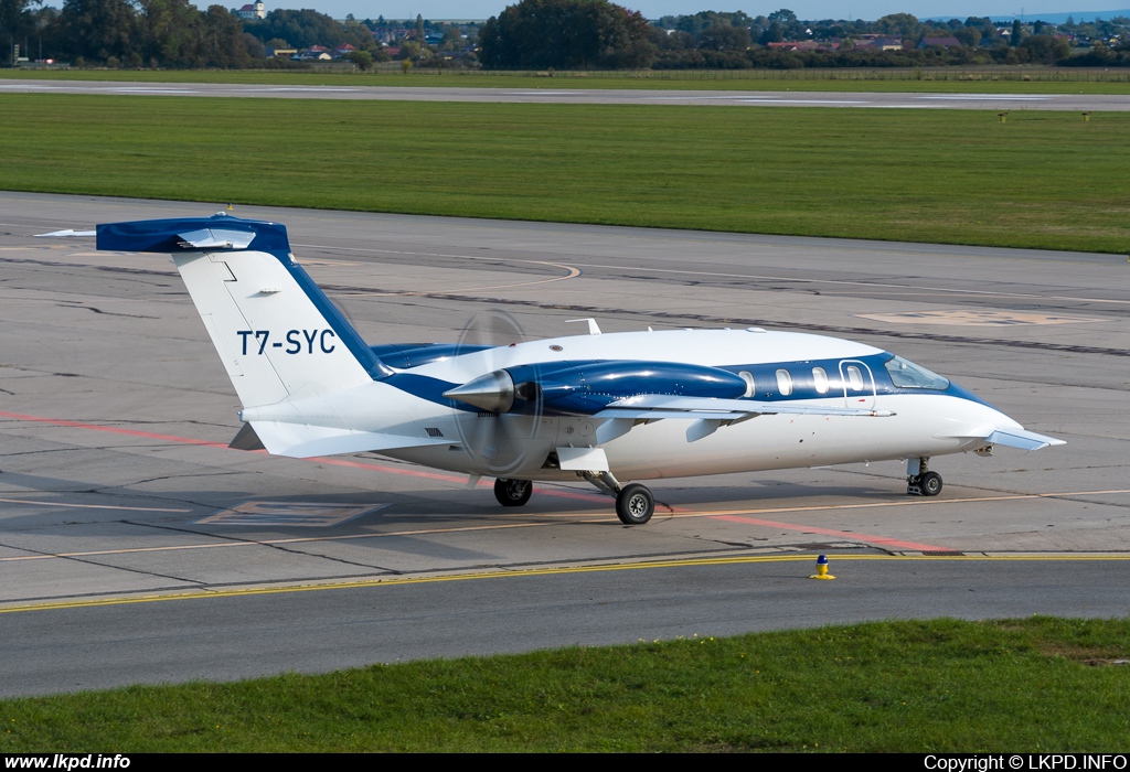 Private/Soukrom – Piaggio P-180 Avanti II T7-SYC