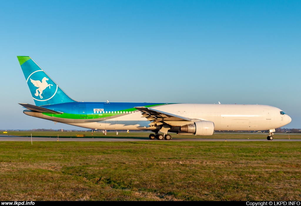 Challenge Airlines IL – Boeing B767-375/ER(BDSF) 4X-IAJ