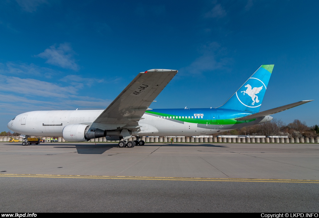 Challenge Airlines IL – Boeing B767-3Q8(ER)(BDSF) 4X-IAJ