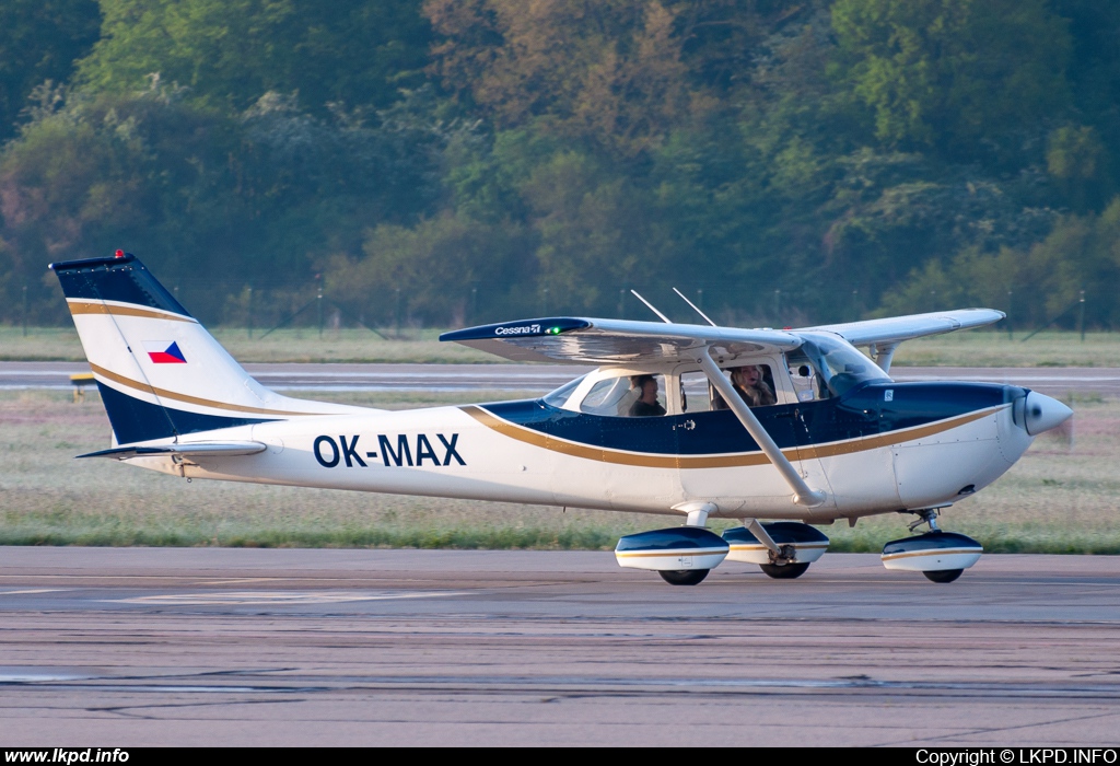 Private/Soukrom – Cessna F172H OK-MAX