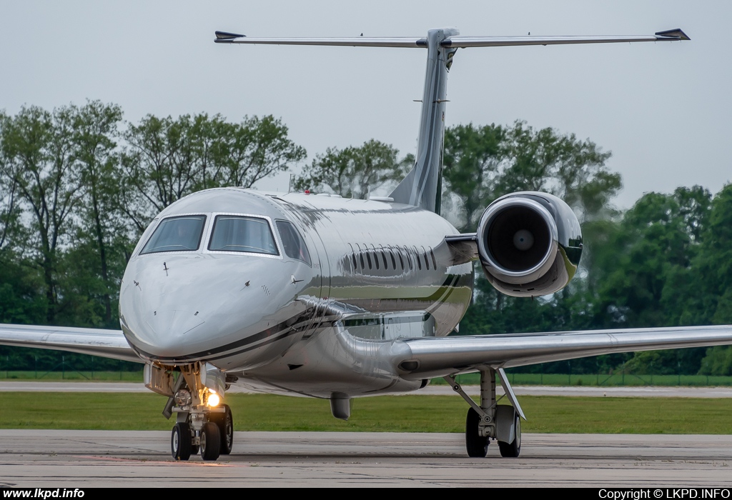 VistaJet – Embraer EMB-135BJ Legacy D-AIRG