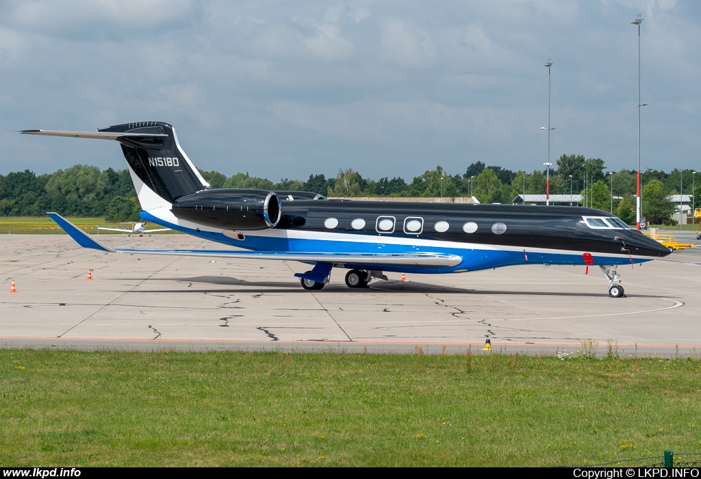 Private/Soukrom – Gulfstream G600 N151BD